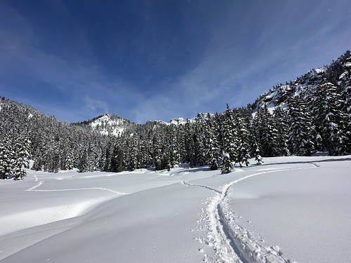 Kendal Peak Lake Snowshoe